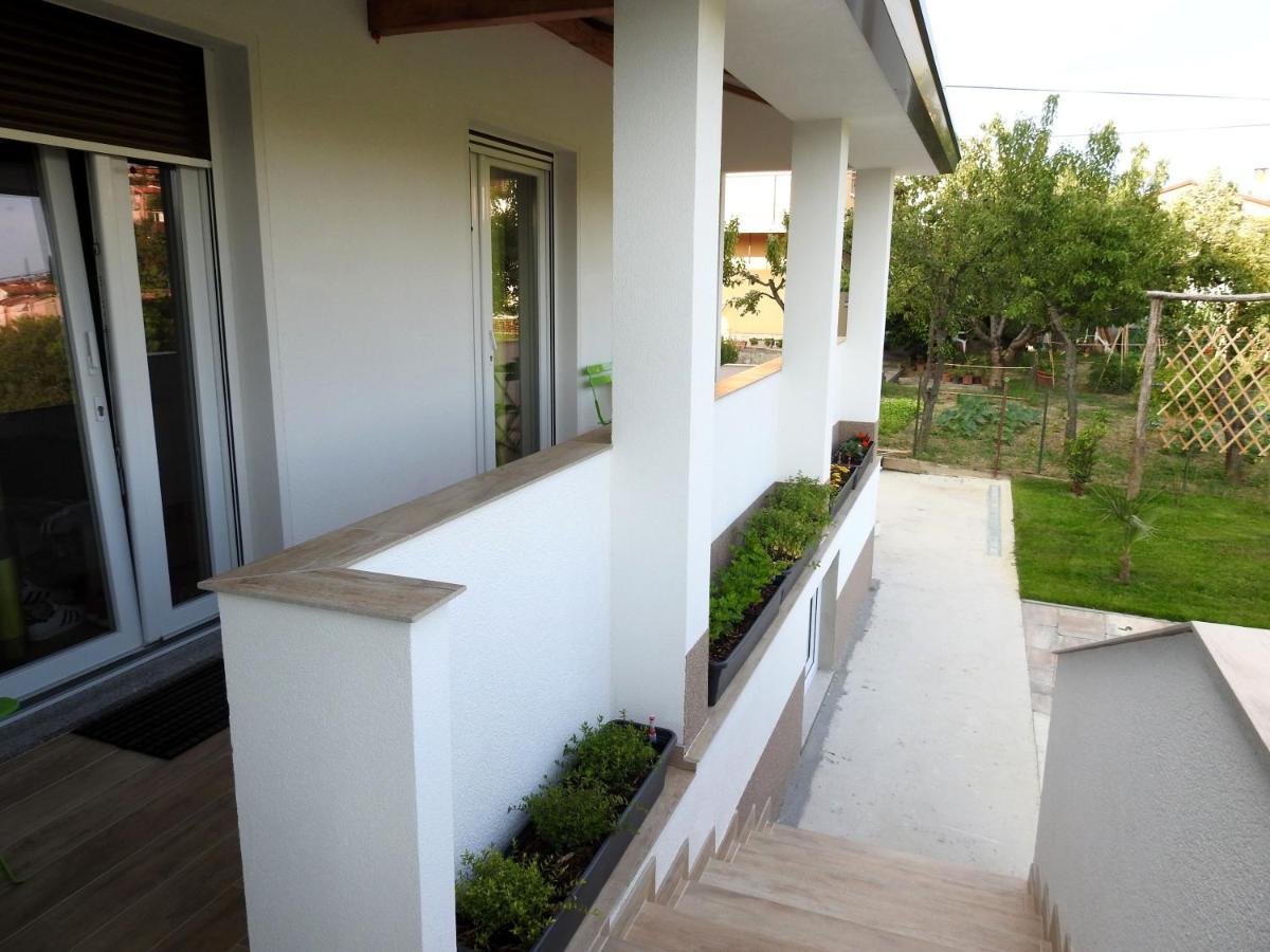 Apartmaji Sobe Zvezda Pobegi Exterior foto